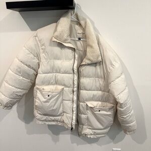 Puffer jacket.